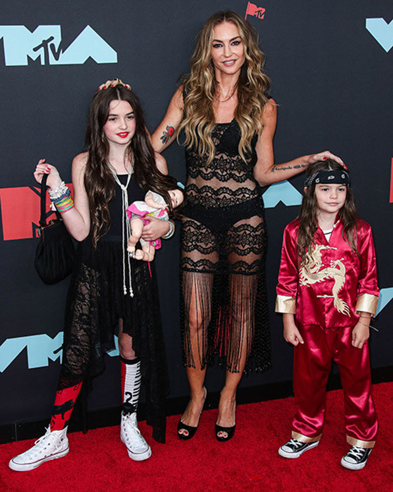 Ünlü oyuncu ev borcunu ödemek için müstehcen pozlarını sattı: Beni yargılayanlar umarım benim durumuma düşmez