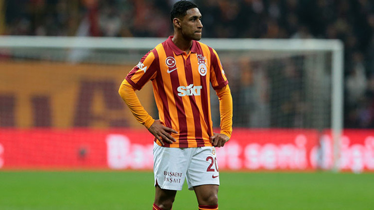 Galatasarayın Türkiye Kupasına veda ettiği Karagümrük maçı sonrası sert eleştiri: Daha fazla oynayamaz | Formayı taşıyamıyorlar