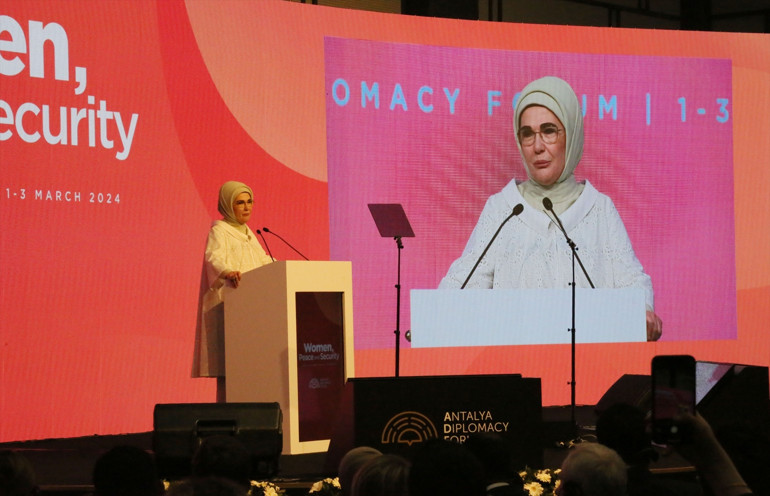 Emine Erdoğandan Antalya Diplomasi Forumunda Gazze açıklaması: Dünya liderleri hangi gerekçeyle sessiz kalabiliyor