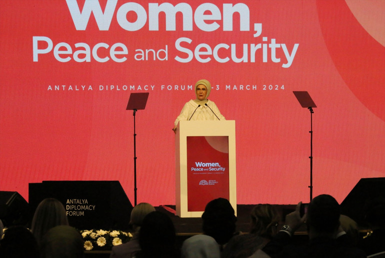 Emine Erdoğandan Antalya Diplomasi Forumunda Gazze açıklaması: Dünya liderleri hangi gerekçeyle sessiz kalabiliyor