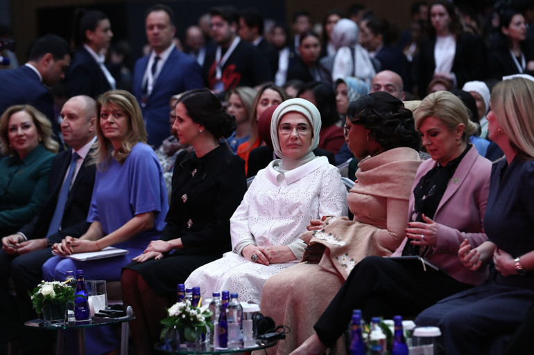 Emine Erdoğandan Antalya Diplomasi Forumunda Gazze açıklaması: Dünya liderleri hangi gerekçeyle sessiz kalabiliyor