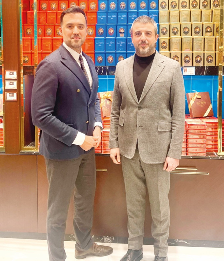 Bodrum mandalinası kırmızı halıda