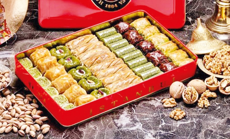 Bodrum mandalinası kırmızı halıda