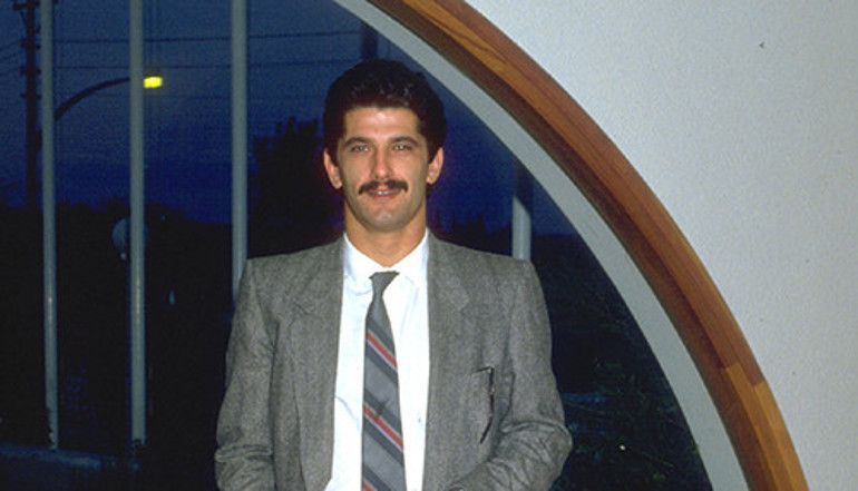 Yeşilçamın en yakışıklı oyuncularından biriydi.... Gurbet ellerde küçük bir kasabada kendi işini kurdu