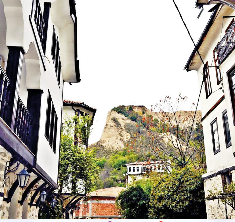Dört bir yanı dağ olan cennet