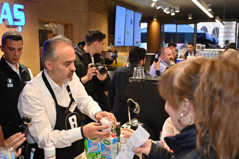 TBMM Sanayi Komisyonu Başkanı Varank ve Bursa Büyükşehir Belediye Başkanı Alinur Aktaştan kahve ikramı