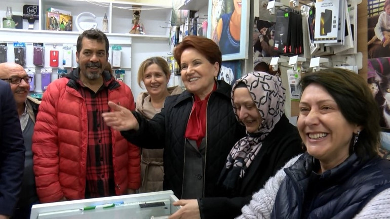 İYİ Parti lideri Meral Akşener Çatalcada esnafı ziyaret etti