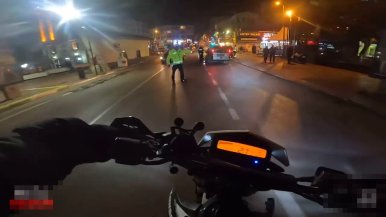 Bursada motosikletle polisten kaçtı Videosunu sosyal medyadan paylaştı... Çorbacıda yakalandı
