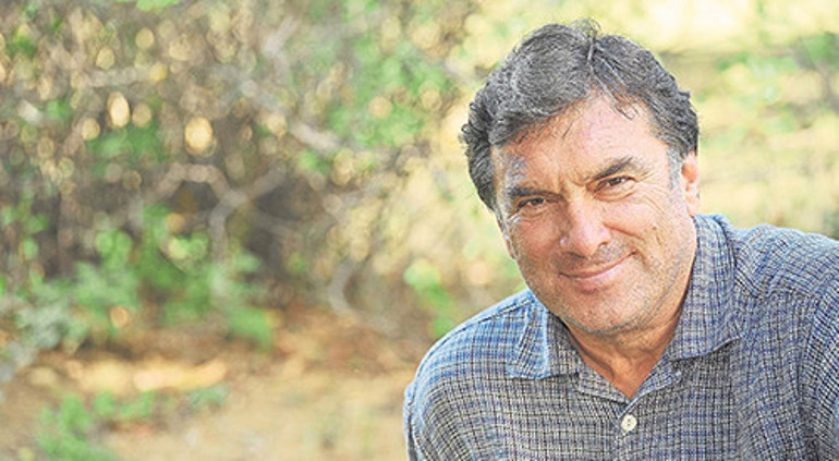 Spor akademisine gitmek isterken kendini Yeşilçamda buldu... Şöhret canımı yaktı dedi ve deniz kenarında bir köye yerleşti