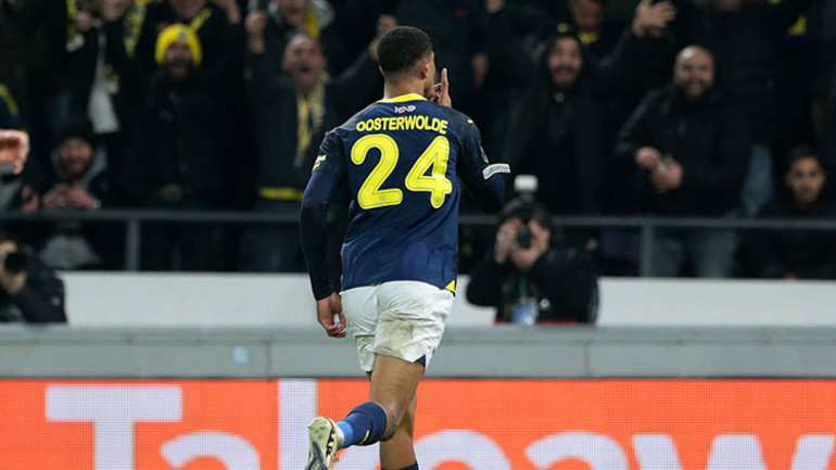 Jayden Oosterwoldenin Union SG maçındaki golü sonrası o görüntü gündeme damgasını vurdu Ferdi Kadıoğlunu bırakmadılar...