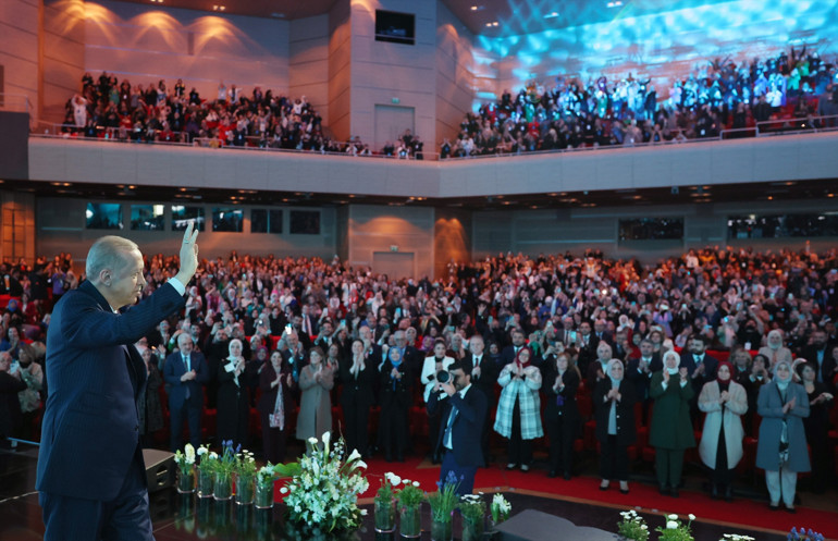 Türkiyeye Güç Veren Kadınlar Programı... Cumhurbaşkanı Erdoğan: Sadece 8 Mart değil kalan 364 gün de kadınların günü olmalı
