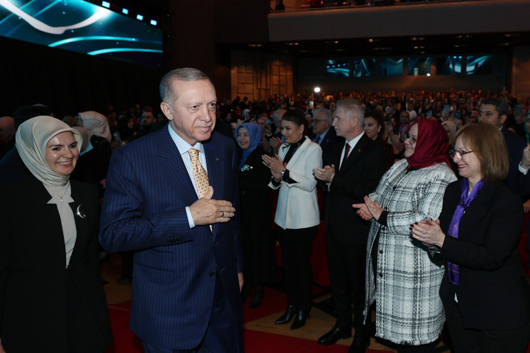 Türkiyeye Güç Veren Kadınlar Programı... Cumhurbaşkanı Erdoğan: Sadece 8 Mart değil kalan 364 gün de kadınların günü olmalı