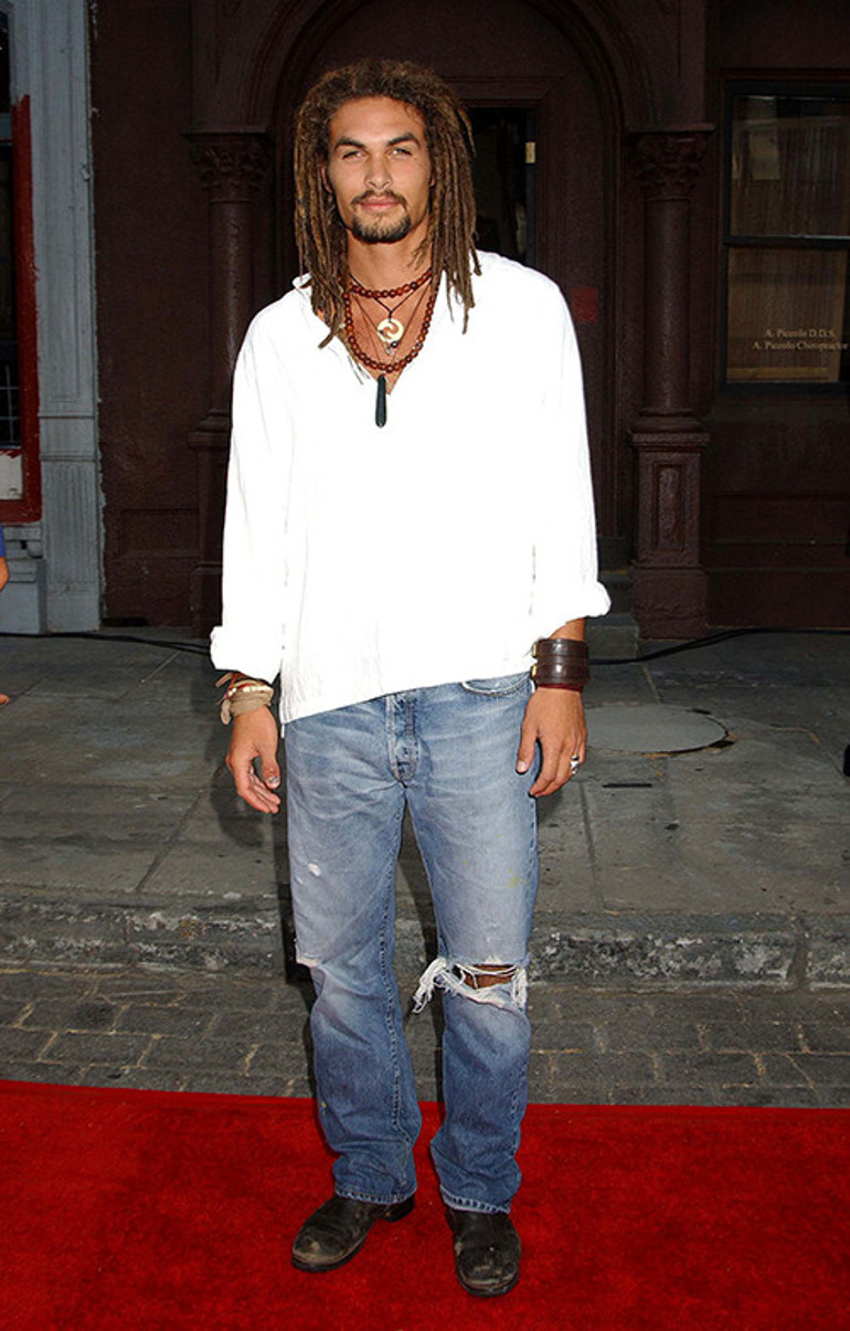 Beni büyütürken üç işte birden çalışırdı... Güler yüzü dev ne hayırlı evlat çıktı... Hayatının kadını annesiymiş