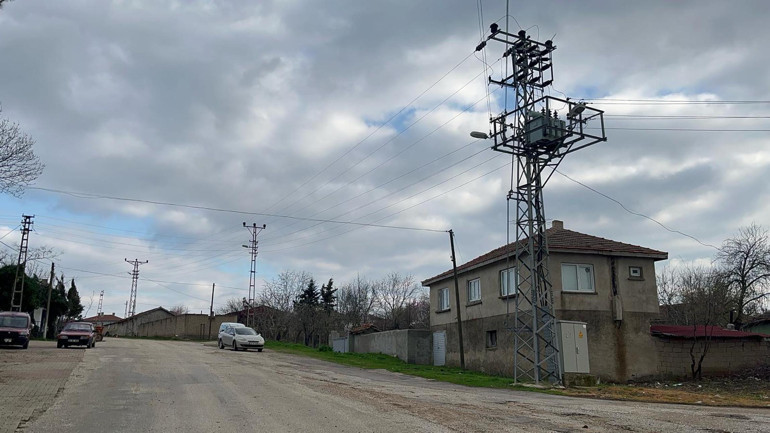 Emekli polis, oğlu ve eşini öldürüp tarlasına gömdü