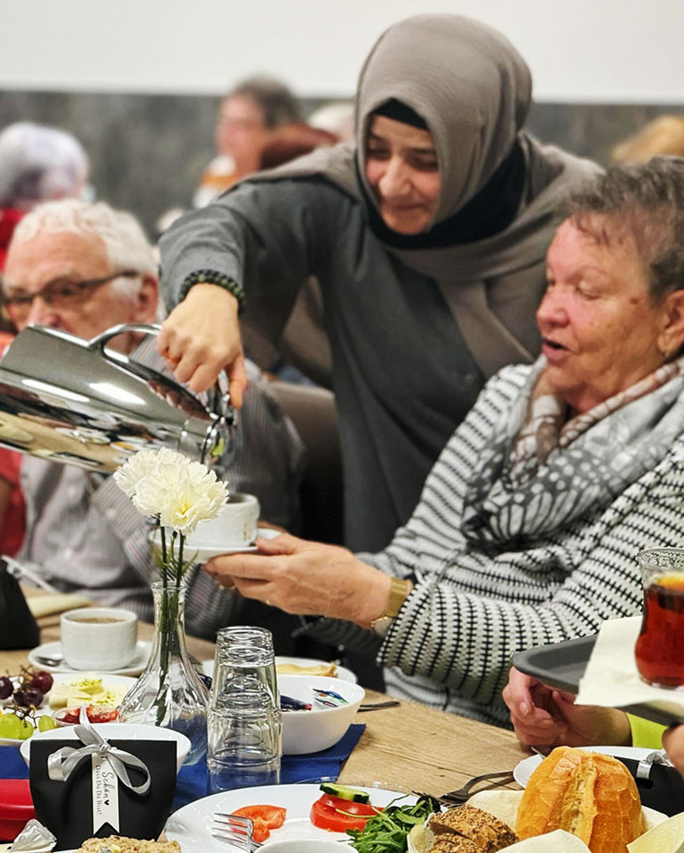 FİNNEM’den komşulara kahvaltı