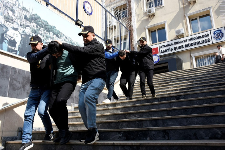 Emekli polis, oğlu ve eşini vahşice öldürmüştü Dehşete düşüren detaylar ortaya çıktı