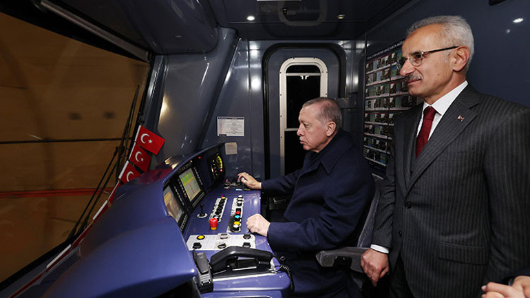 Bakırköy-Kirazlı metro hattı hizmete açıldı, sıra Arnavutköy-Havalimanı’nda… Bakan Uraloğlu: Bakanlığımız yatırımları olmasa sadece İstanbul değil, tüm Türkiye felç olurdu