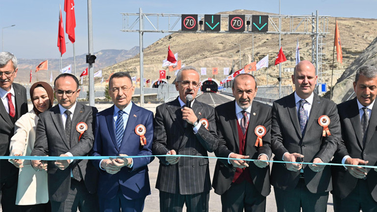 Bakan Uraloğlu açıkladı: Yeni otoyol ve süper hızlı tren projesi başladı