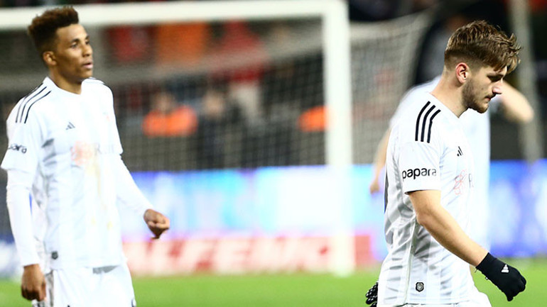 Gaziantep FK yenilgisinin ardından Beşiktaşta eleştiri okları Fernando Santosun üstünde: Asla gelişmiyor | Ismael ve Erol Bulut gibi