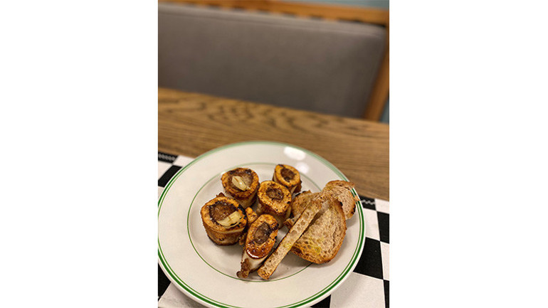 Yemekleri boyundan büyük