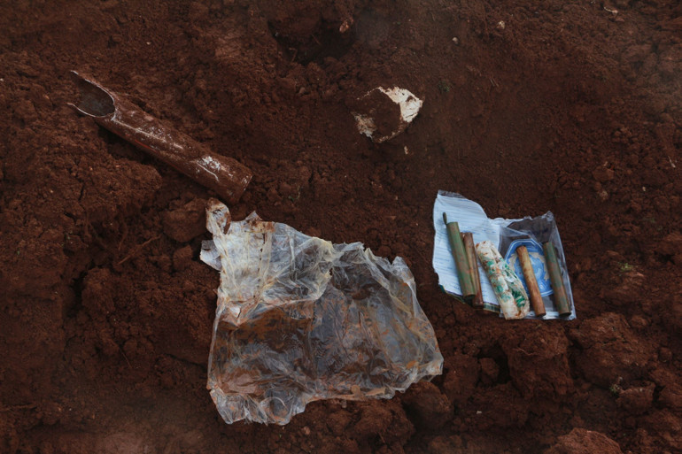 Bingöl ve Siirtte PKKya darbe: Teröristlerin sığınağı imha edildi