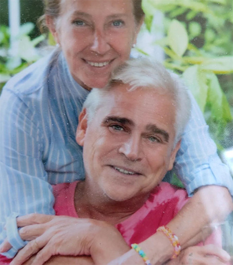 Ölüm bile onları ayıramadı: Hasretin bıçak olup kesiyor yüreğimi... Ağlıyorum