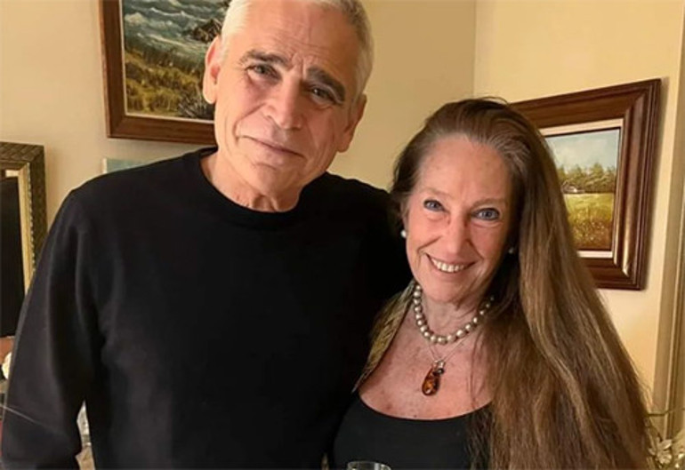 Ölüm bile onları ayıramadı: Hasretin bıçak olup kesiyor yüreğimi... Ağlıyorum