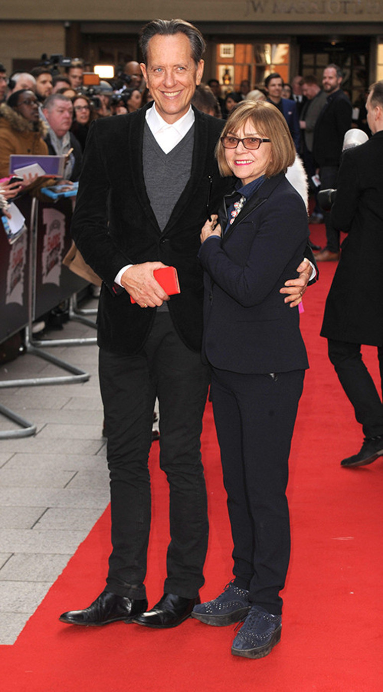 Ölüm bile onları ayıramadı: Hasretin bıçak olup kesiyor yüreğimi... Ağlıyorum