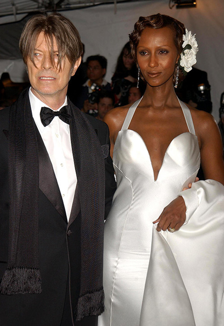 Ölüm bile onları ayıramadı: Hasretin bıçak olup kesiyor yüreğimi... Ağlıyorum