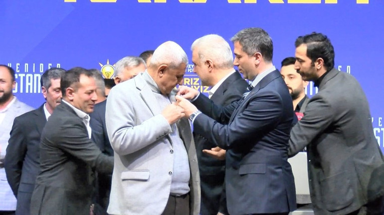 CHPden istifa edip AK Partiye katılanlar için tören