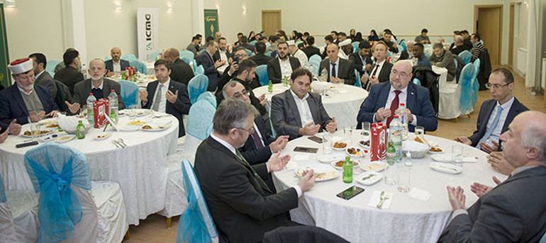 İslam Toplumu Milli Görüş yeni binasında iftar verdi