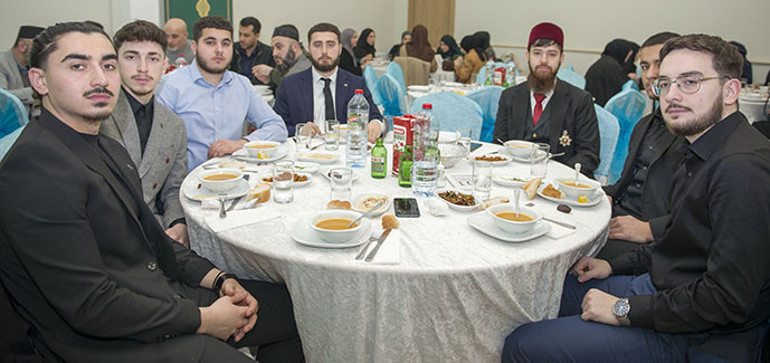 İslam Toplumu Milli Görüş yeni binasında iftar verdi