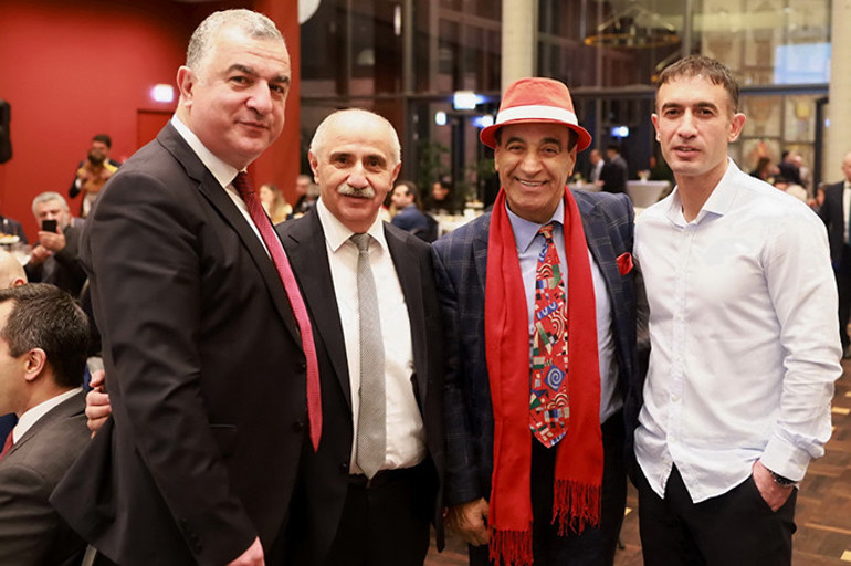 Kalplerimiz, Gazze’deki Filistinlilerle birlikte