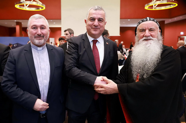 Kalplerimiz, Gazze’deki Filistinlilerle birlikte