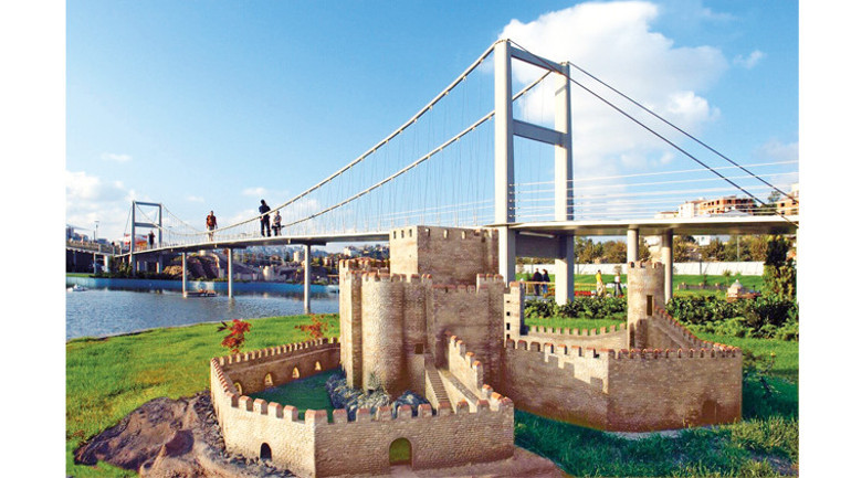 İftar vakti geldi, sofralar kuruldu