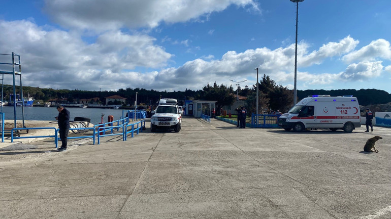 Çanakkalede göçmenleri taşıyan bot battı 7si çocuk 22 kişi hayatını kaybetti