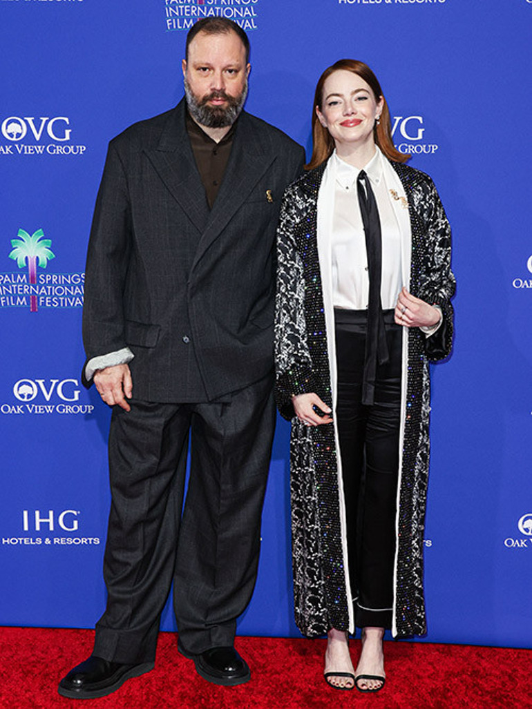 Güzel yıldız üçüncü Oscar’ına göz kırpıyor… Emma Stone büyük zaferinin ardından Yorgos Lanthimos’la yeniden bir arada