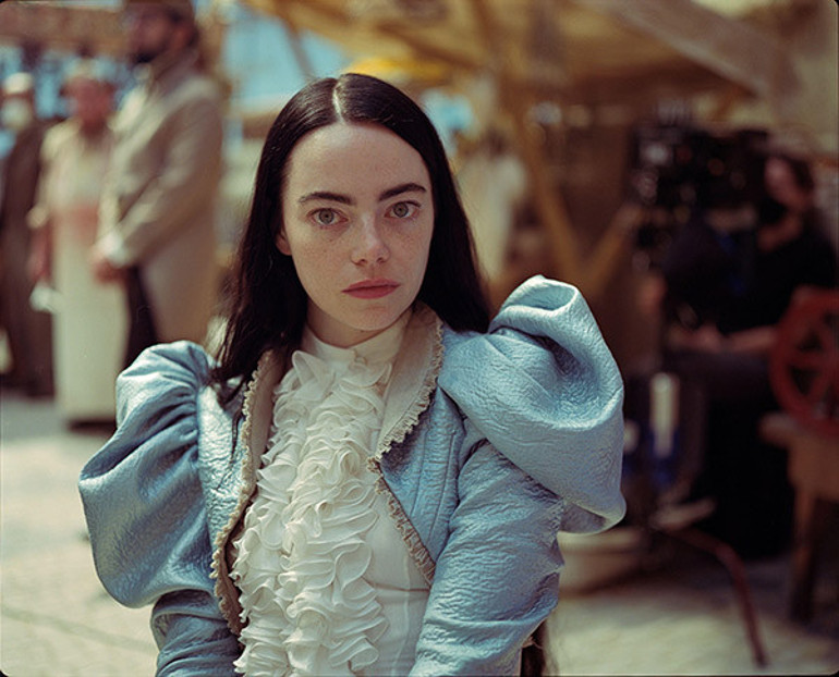 Güzel yıldız üçüncü Oscar’ına göz kırpıyor… Emma Stone büyük zaferinin ardından Yorgos Lanthimos’la yeniden bir arada