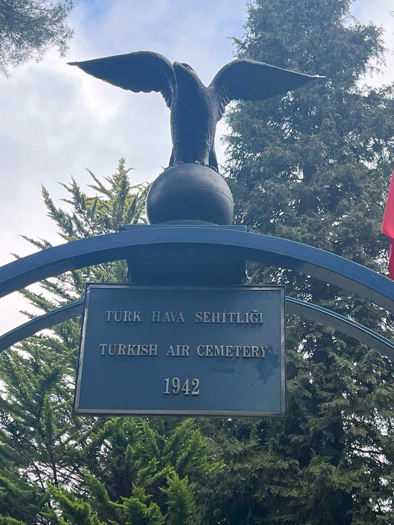 Türk Hava Şehitliği’nde Çanakkale şehitlerini anma töreni