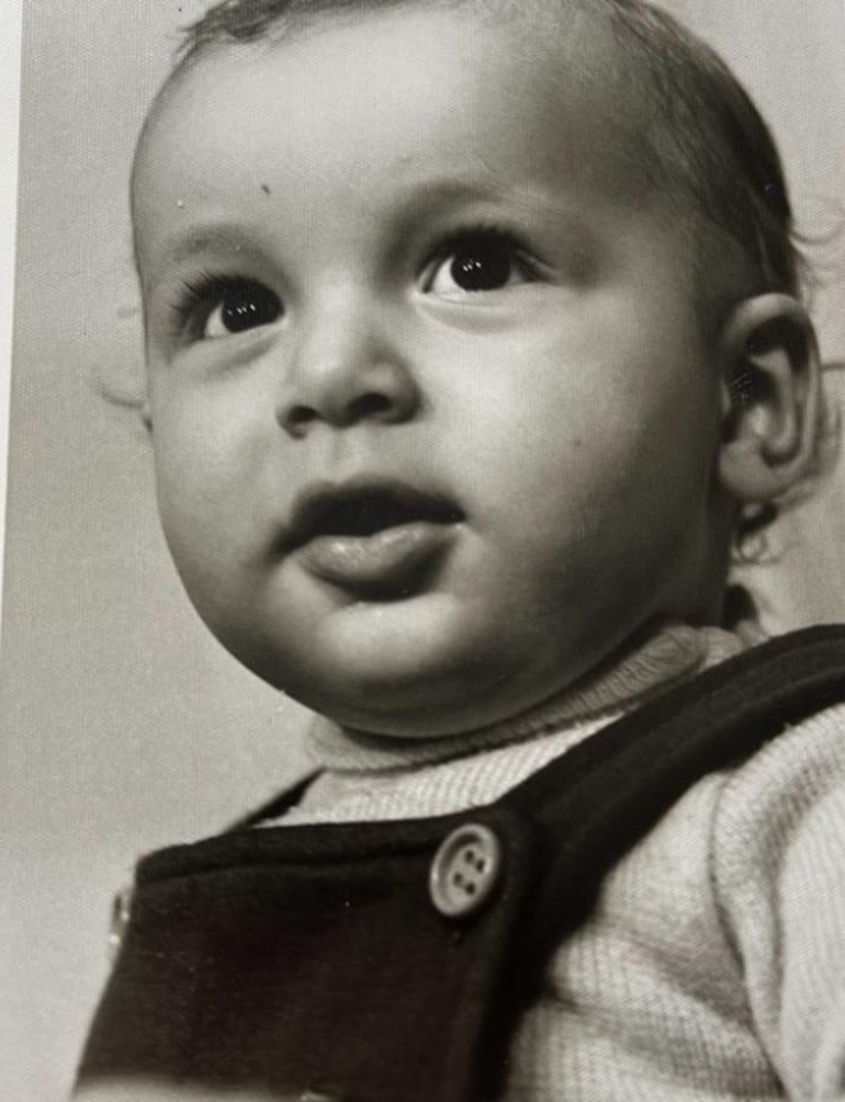 13 yaşına kadar köyde yaşadım demişti... O şimdi Türkiyenin tanıdığı bir oyuncu