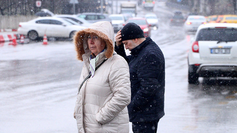 Mart ayının sonunda kar sürprizi: Ankarada etkili oldu... Meteorolojiden yeni hava durumu raporu