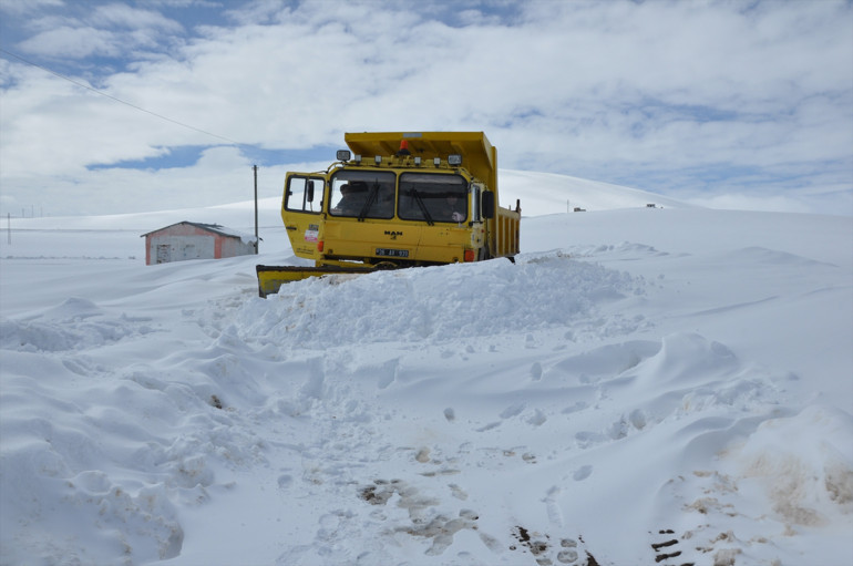 Mart ayının sonunda kar sürprizi: Ankarada etkili oldu... Meteorolojiden yeni hava durumu raporu