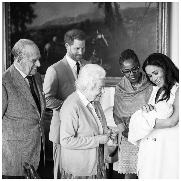 Fotoğraf krizi Kate’le bitmedi… Harry ve Meghan’ın portresi için de aynı senaryo devrede… Peki Elizabeth aslında torunlarını hiç görmedi mi