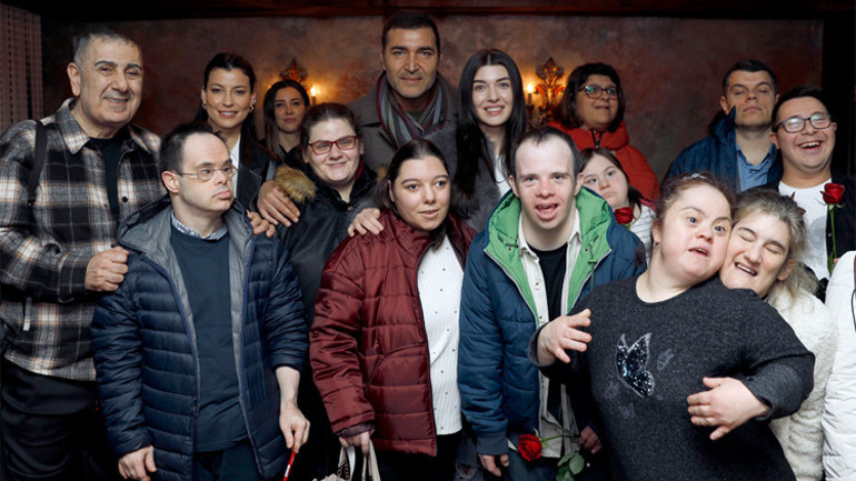 Mehmet Topal, Down sendromlular için verdiği iftarda sanat ve spor dünyasını buluşturdu