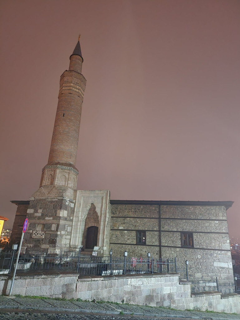 Arslanhane Camii aydınlanmayı bekliyor