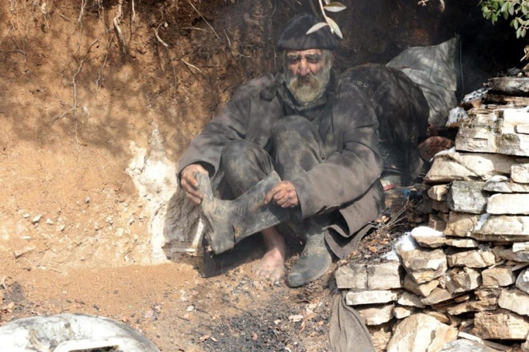 Balıkesirde 35 yıl mağarada yaşayan İskender Gündüz yaşamını yitirdi