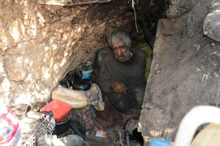 Balıkesirde 35 yıl mağarada yaşayan İskender Gündüz yaşamını yitirdi