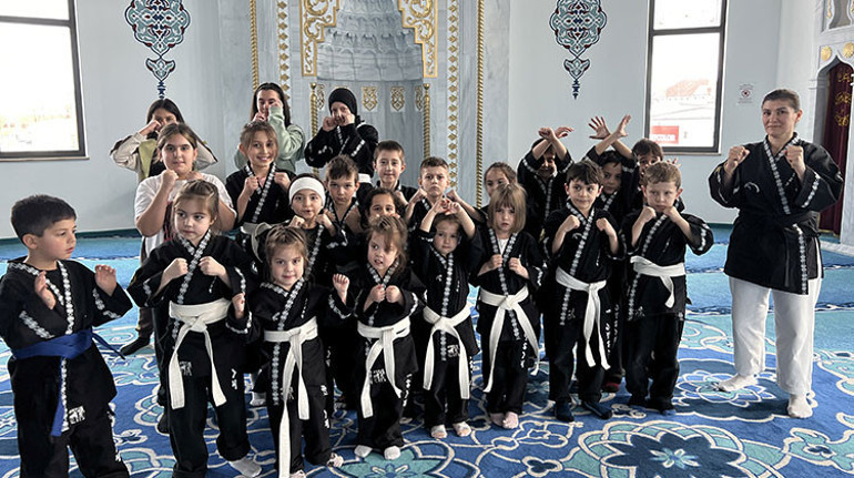 Almanya’da Türk ata sporunu öğretiyor