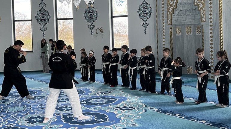 Almanya’da Türk ata sporunu öğretiyor