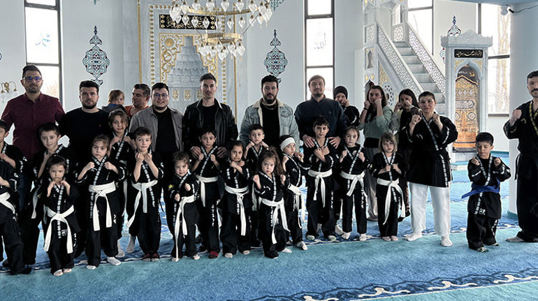 Almanya’da Türk ata sporunu öğretiyor